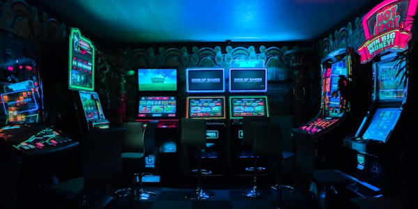 显示球迷弹幕互动效果的足球比赛直播屏幕